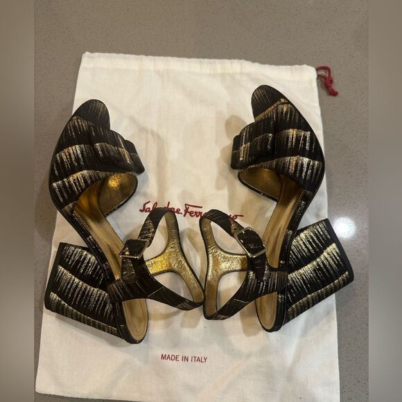 Salvatore Ferragamo 'Violet' Golden Metallic Stripe Bow Sandal Heels Size 8 - Picture 6 of 10